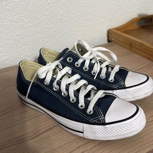 Converse low top in navy